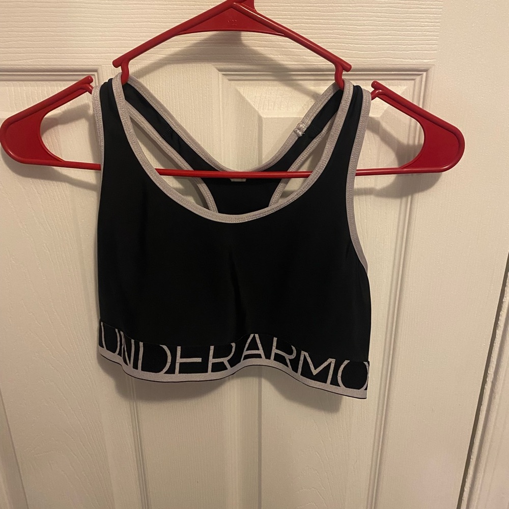 Women’s under armor sports bra size M white black like new